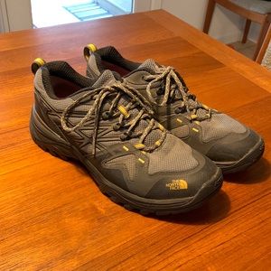 Men’s North Face waterproof hiking shoes, size 10.5, like new